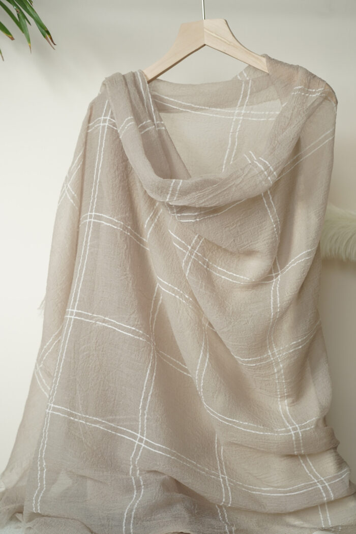 water solubility check wool shawl - Image 5
