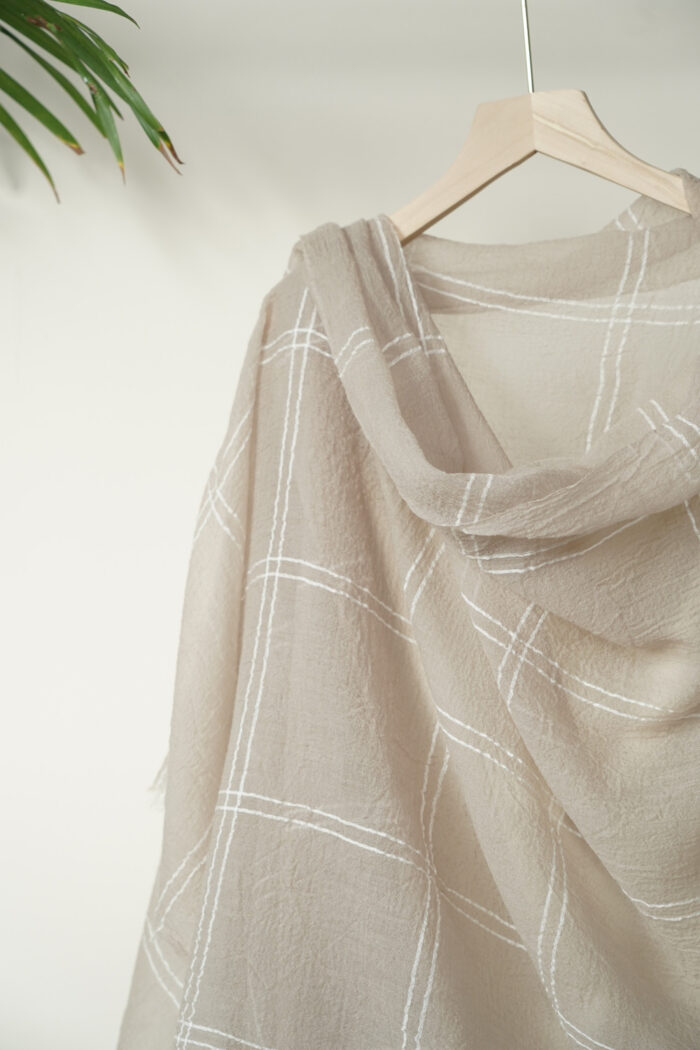water solubility check wool shawl - Image 4